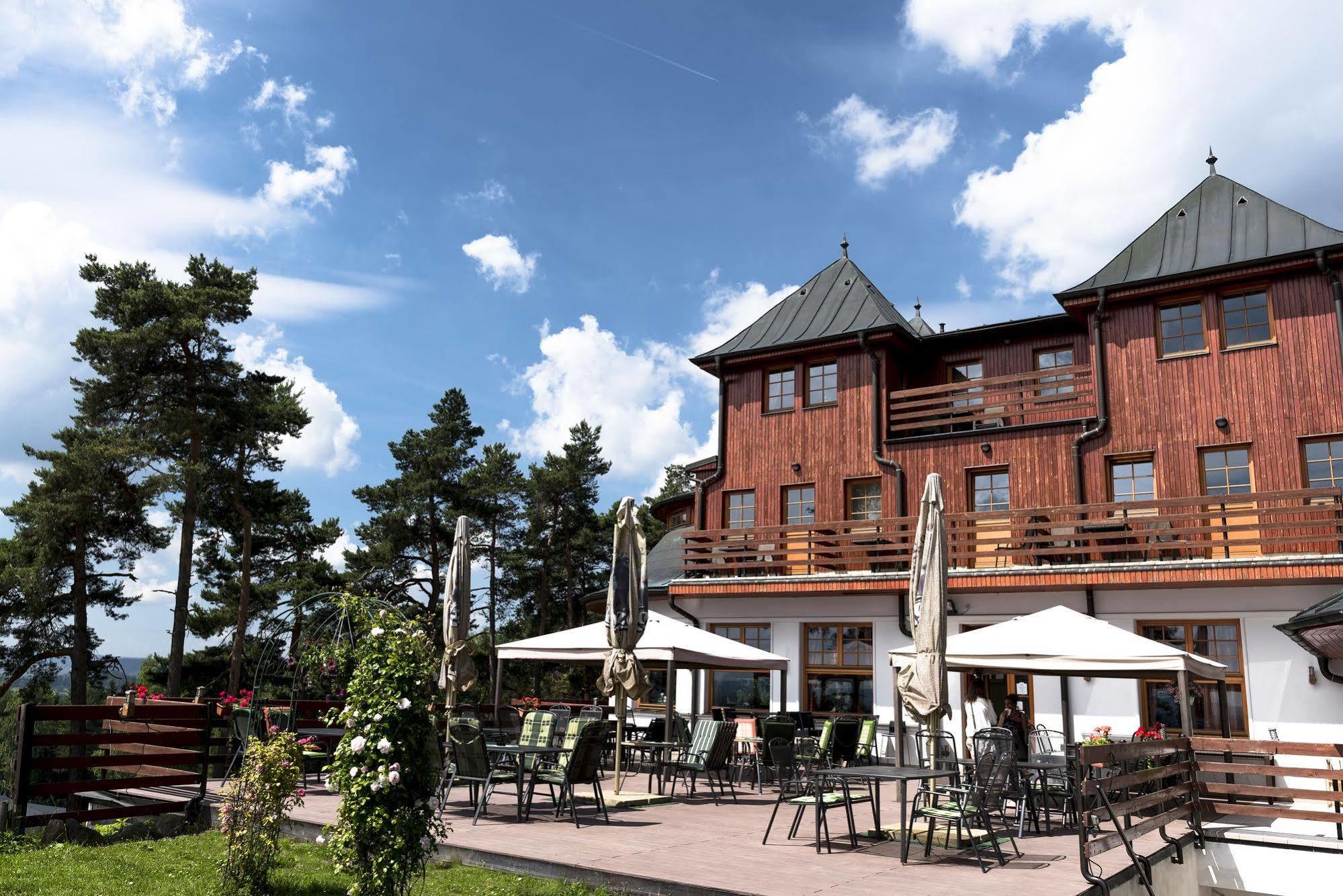 Hotel Vitkova Hora - Veitsberg Karlovy Vary Exterior photo